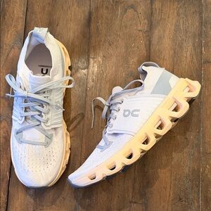 On Running Women’s Cloudswift Sneakers in Light Gray and Pale Peach size 8.5